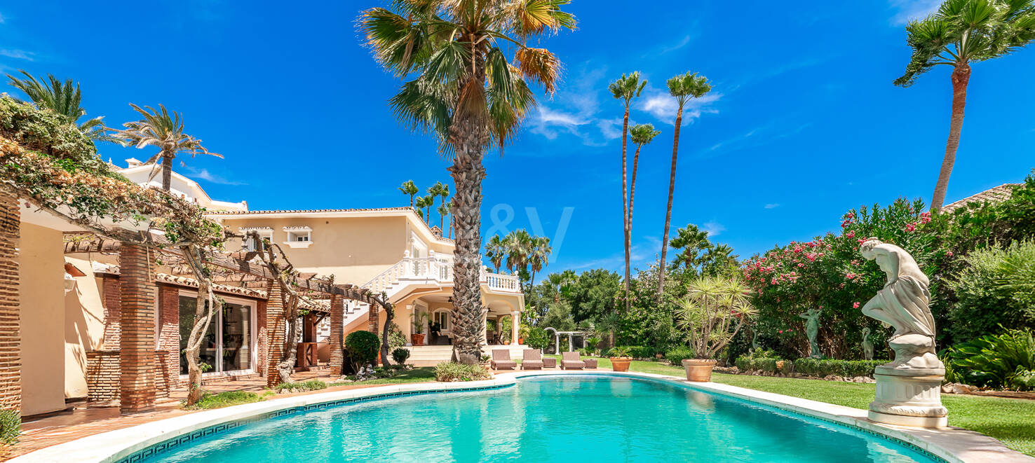 Elegant Villa with Breathetaking Sea Views in a Prestigious Private Community