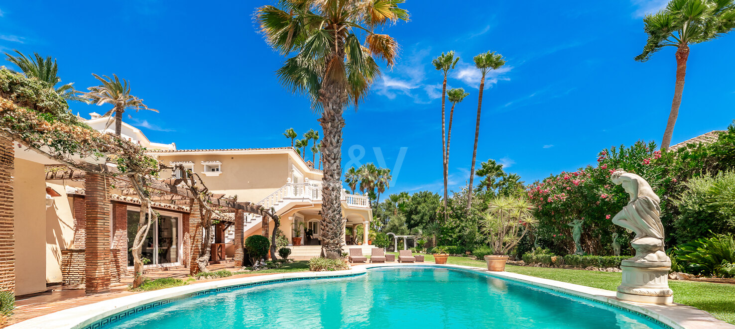 Exclusive 9-Bedroom Villa with Sea Views in El Rosario