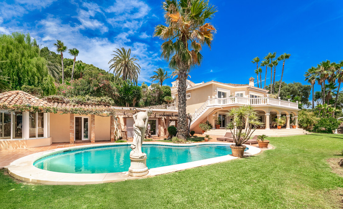 Exclusive 9-Bedroom Villa with Sea Views in El Rosario