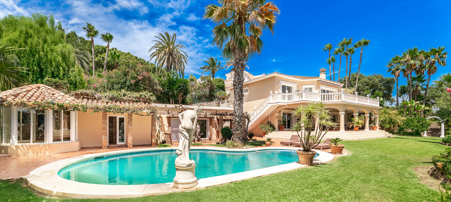 Exclusive 9-Bedroom Villa with Sea Views in El Rosario