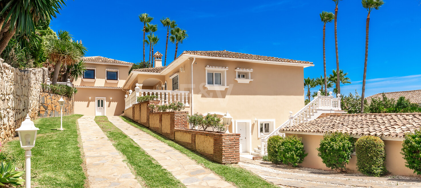 Exclusive 9-Bedroom Villa with Sea Views in El Rosario