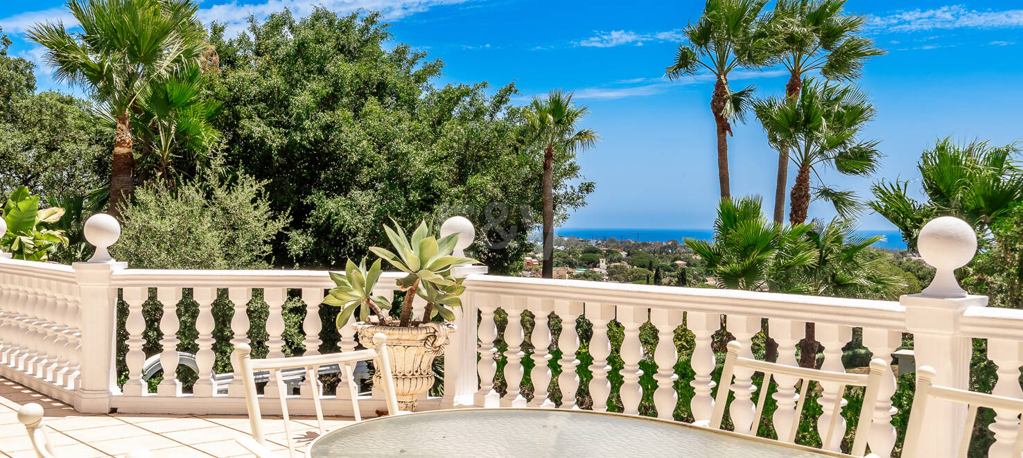 Elegant Villa with Breathetaking Sea Views in a Prestigious Private Community