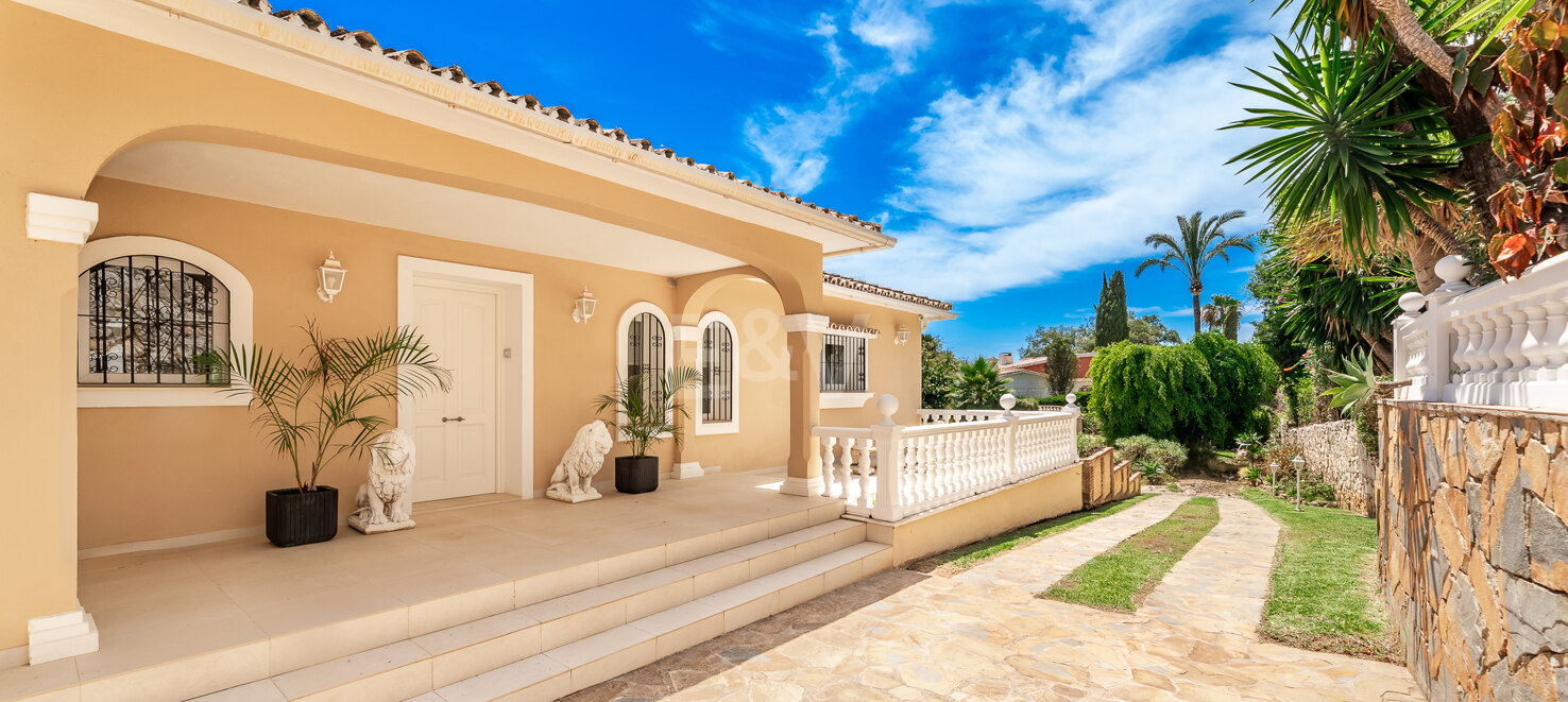 Exclusive 9-Bedroom Villa with Sea Views in El Rosario