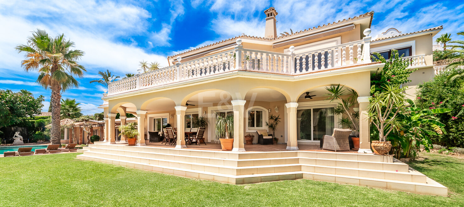 Exclusive 9-Bedroom Villa with Sea Views in El Rosario