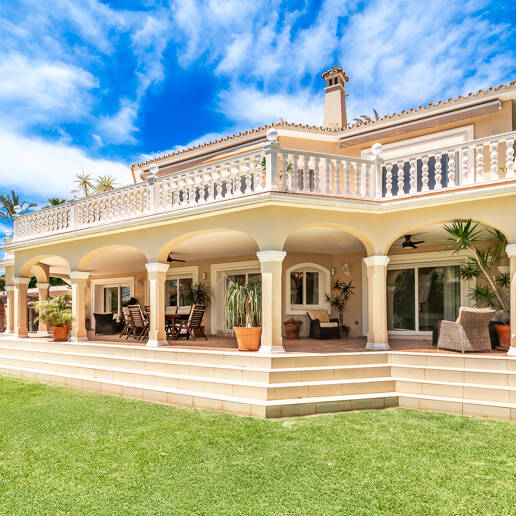 Elegant Villa with Breathetaking Sea Views in a Prestigious Private Community