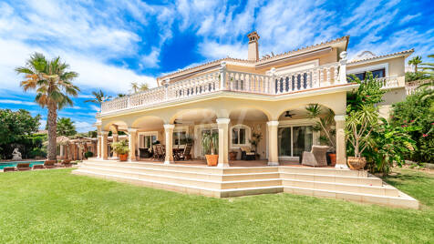 Elegant Villa med havsutsikt i en prestigefylld privat gemenskap
