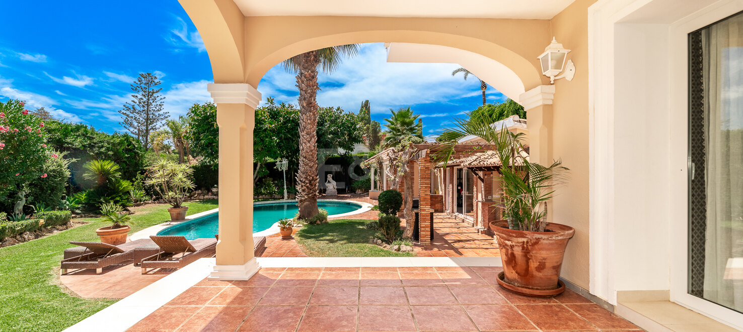 Exclusive 9-Bedroom Villa with Sea Views in El Rosario