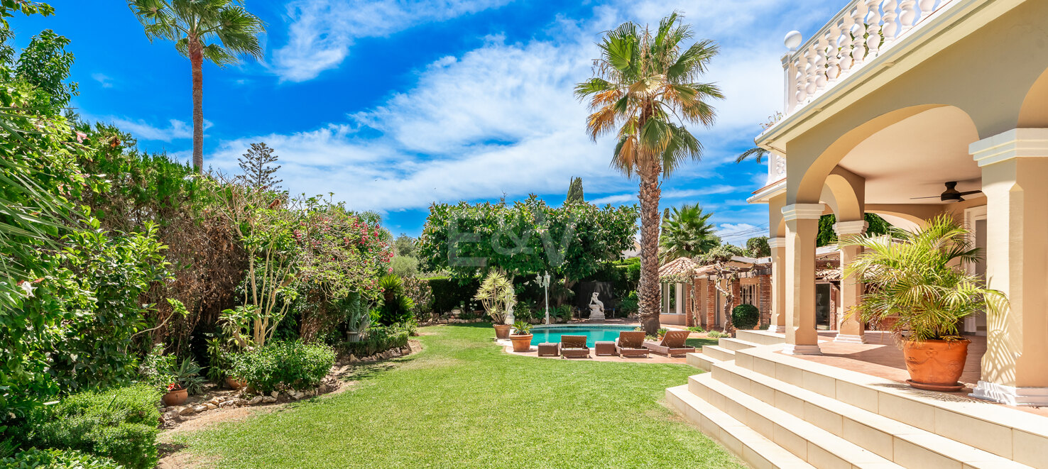 Exclusive 9-Bedroom Villa with Sea Views in El Rosario