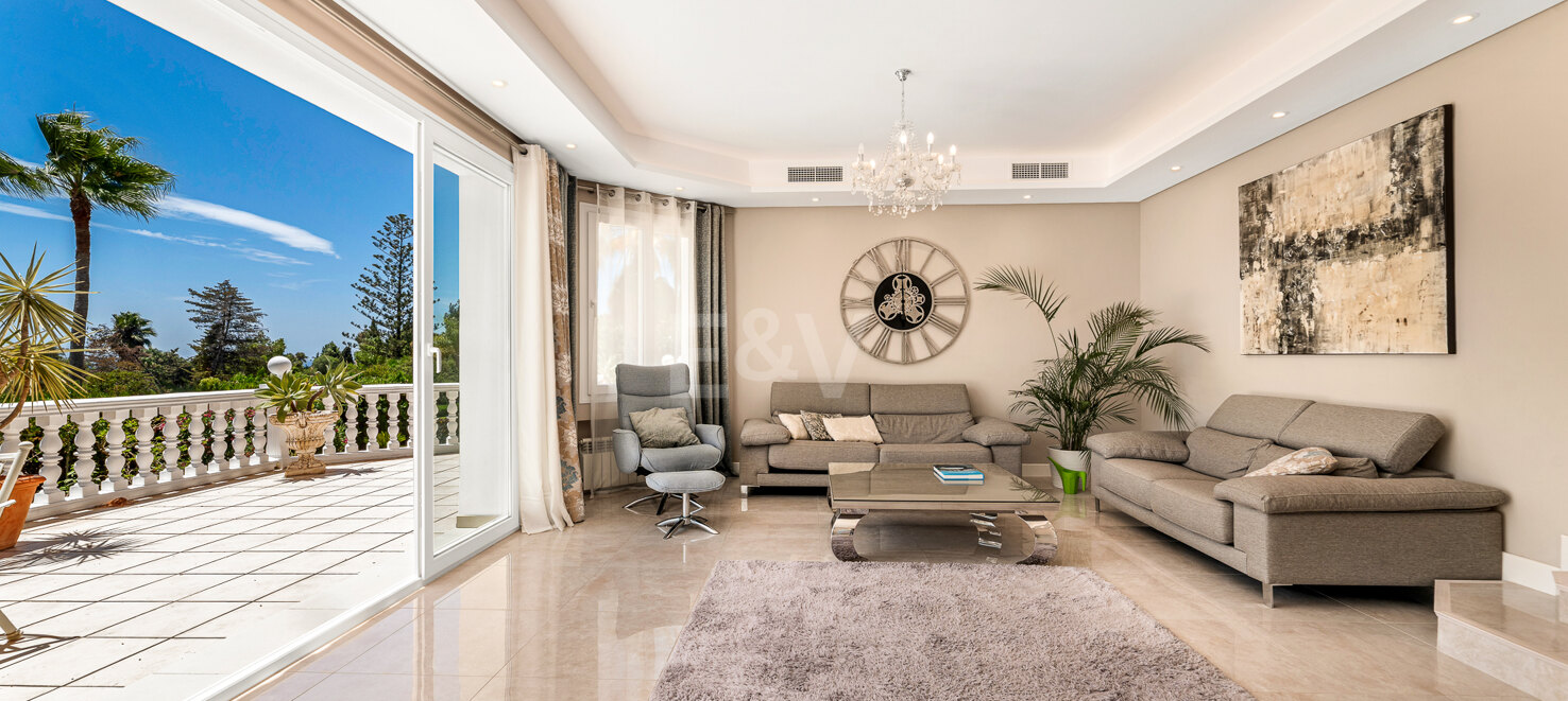 Exclusive 9-Bedroom Villa with Sea Views in El Rosario