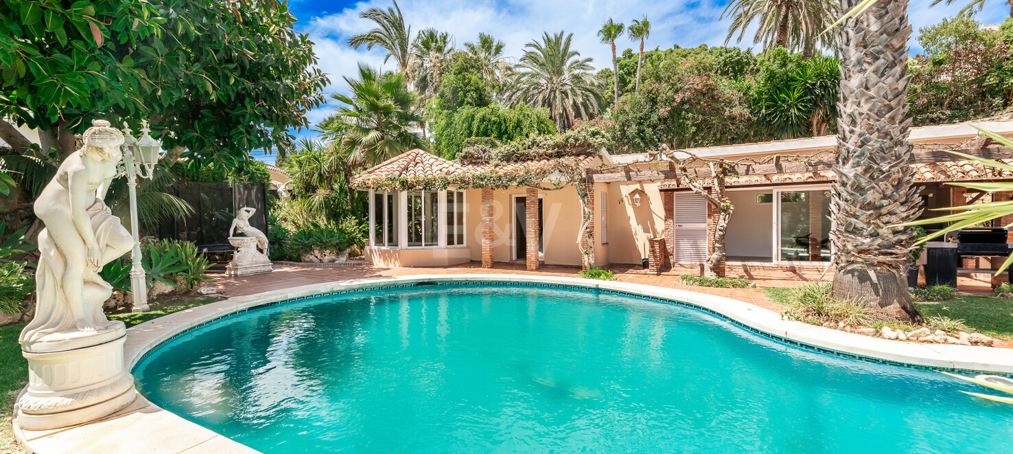 Exclusive 9-Bedroom Villa with Sea Views in El Rosario