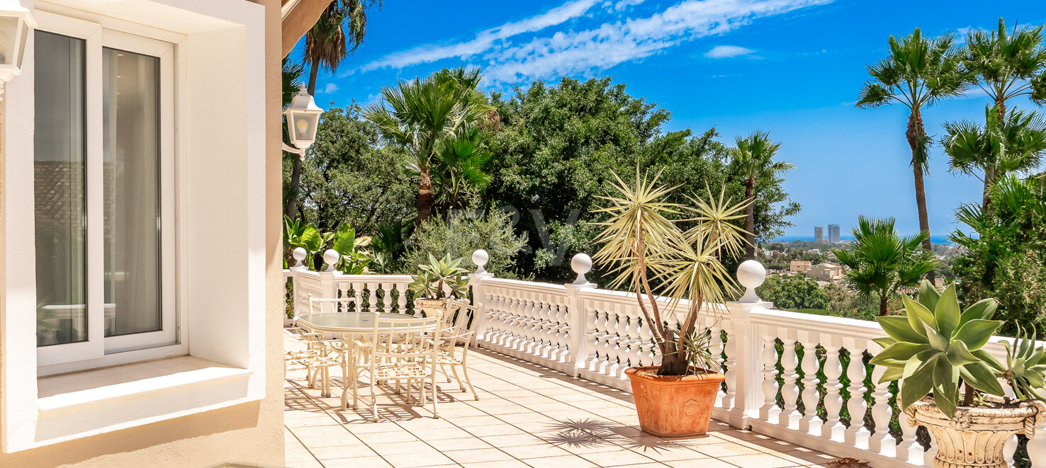 Exclusive 9-Bedroom Villa with Sea Views in El Rosario