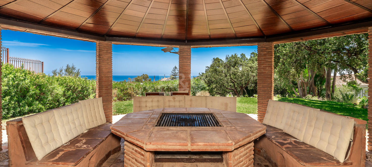 Elegant Villa with Breathetaking Sea Views in a Prestigious Private Community