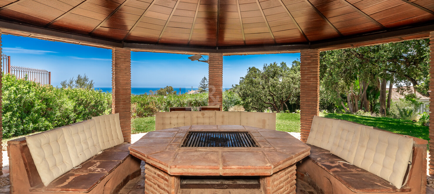 Exclusive 9-Bedroom Villa with Sea Views in El Rosario