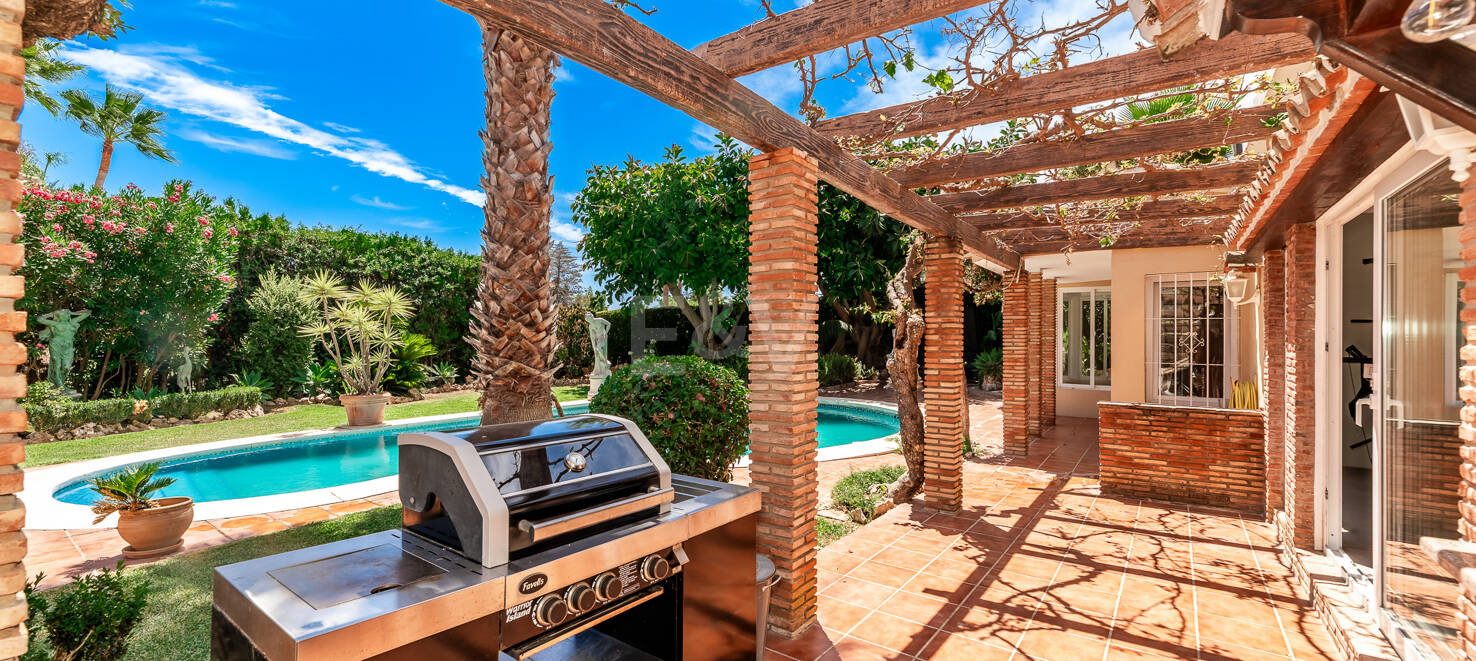Elegant Villa with Breathetaking Sea Views in a Prestigious Private Community