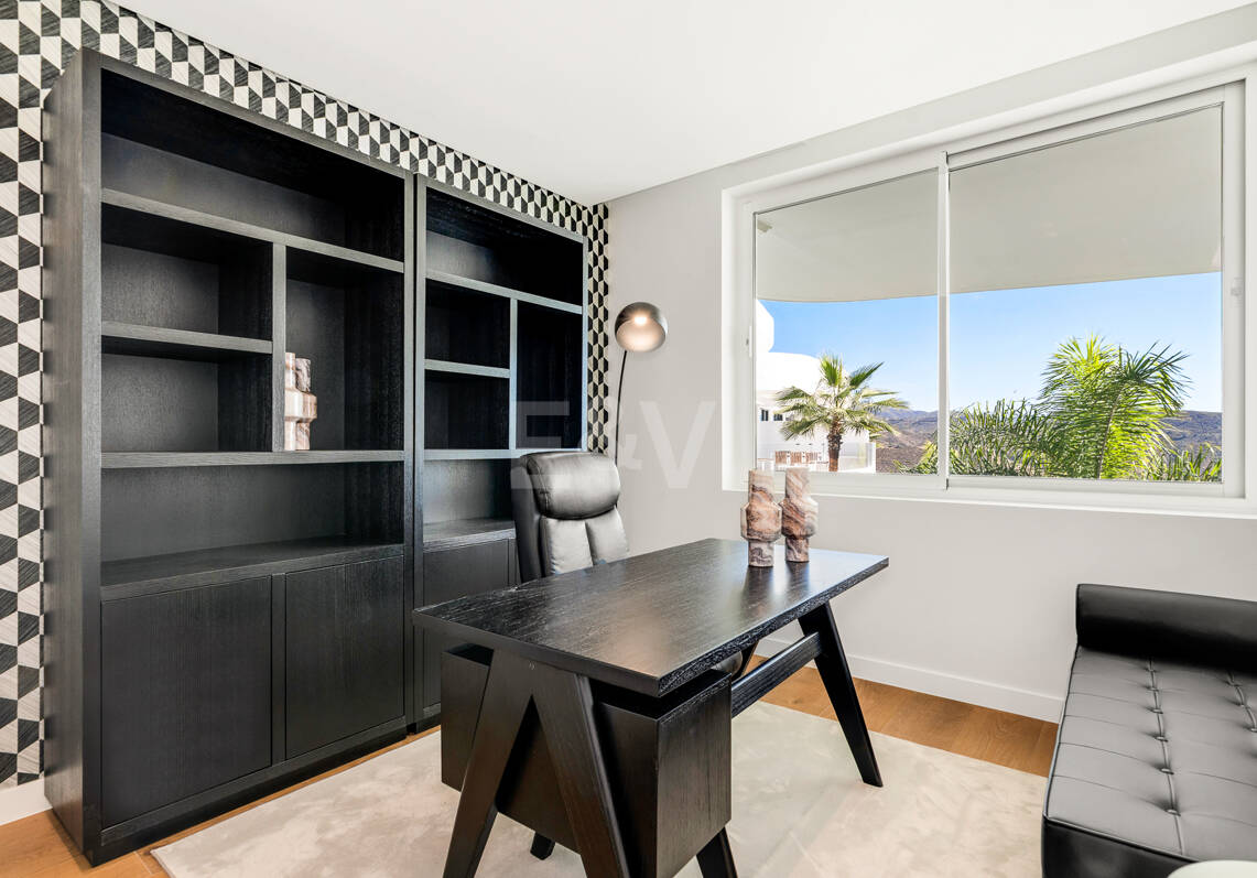 Palo Alto Apartment with Stunning Panoramic Seaviews and Spacious Terrace