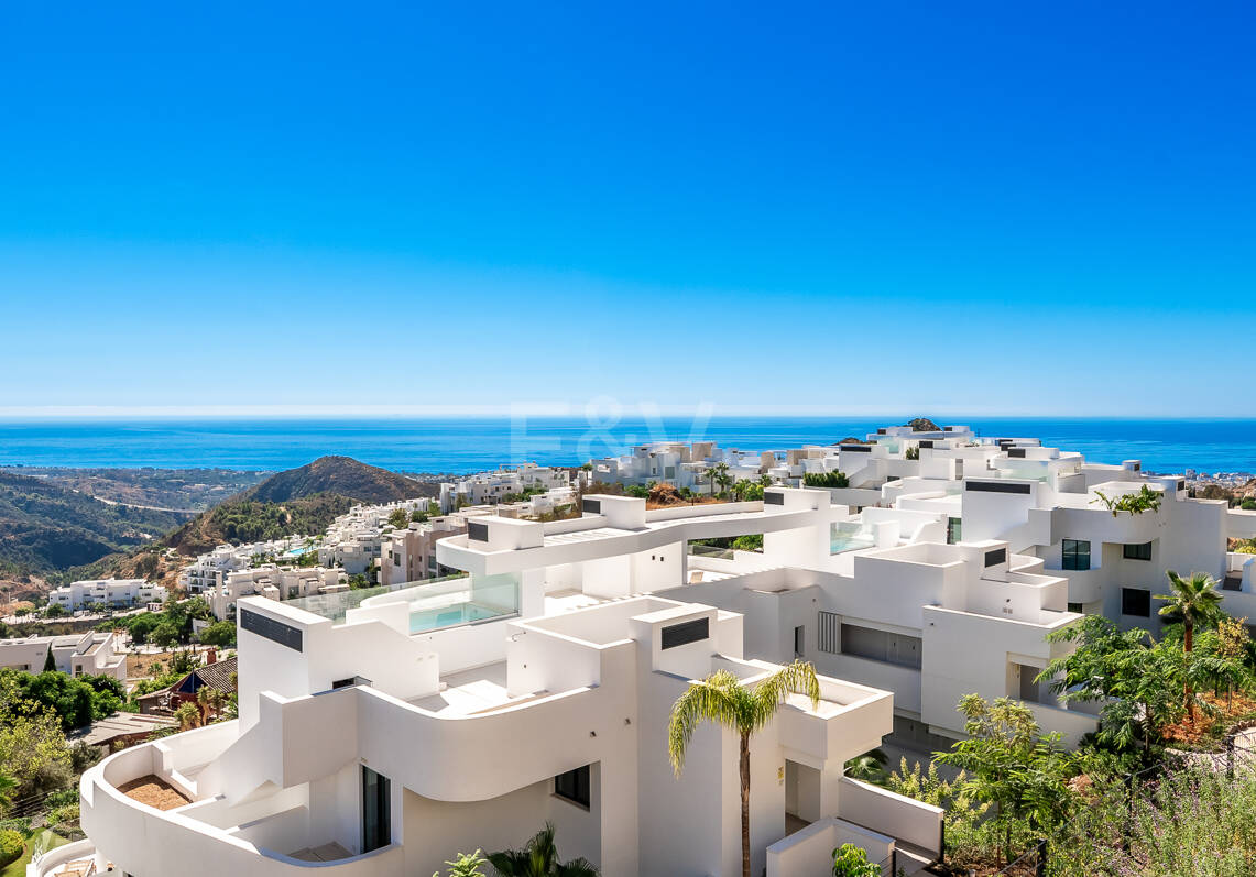 Palo Alto Apartment with Stunning Panoramic Seaviews and Spacious Terrace