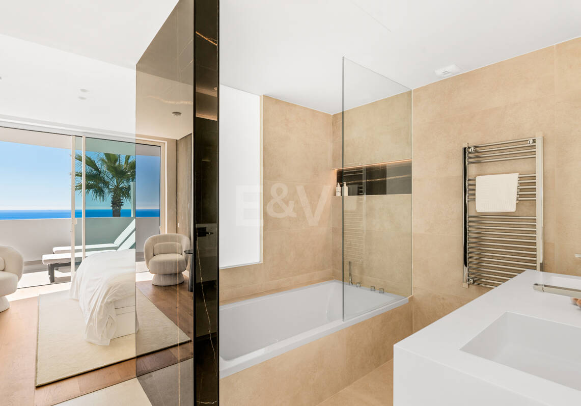 Palo Alto Apartment with Stunning Panoramic Seaviews and Spacious Terrace