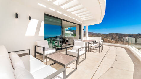 Palo Alto Apartment with Stunning Panoramic Seaviews and Spacious Terrace