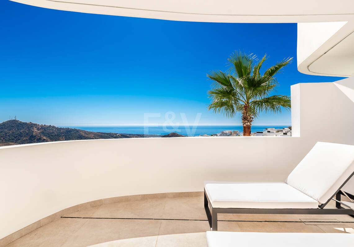 Palo Alto Apartment with Stunning Panoramic Seaviews and Spacious Terrace