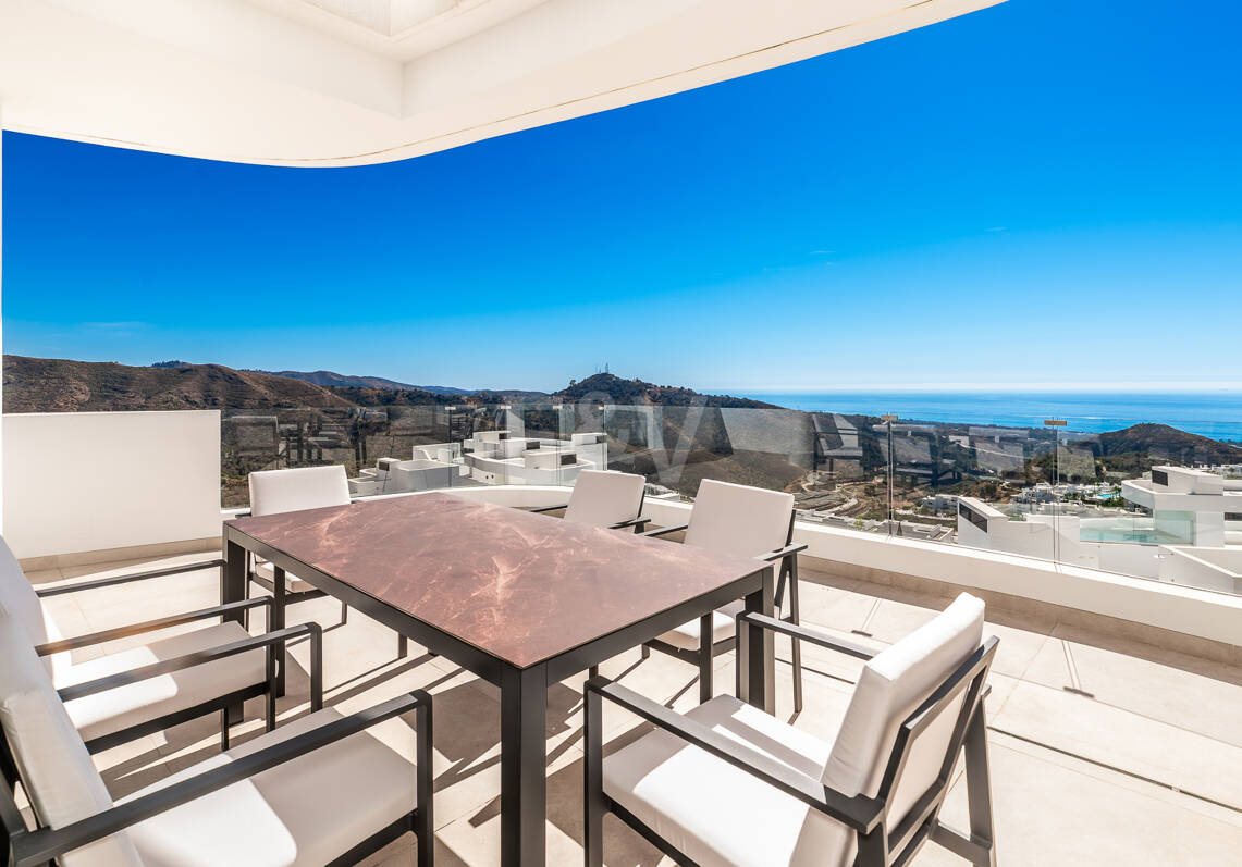 Palo Alto Apartment with Stunning Panoramic Seaviews and Spacious Terrace