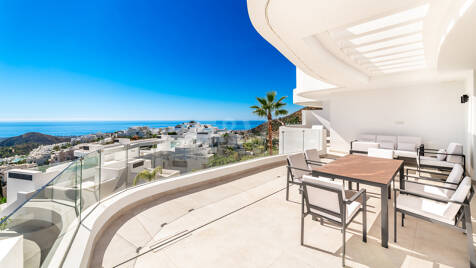 Palo Alto Apartment with Stunning Panoramic Seaviews and Spacious Terrace