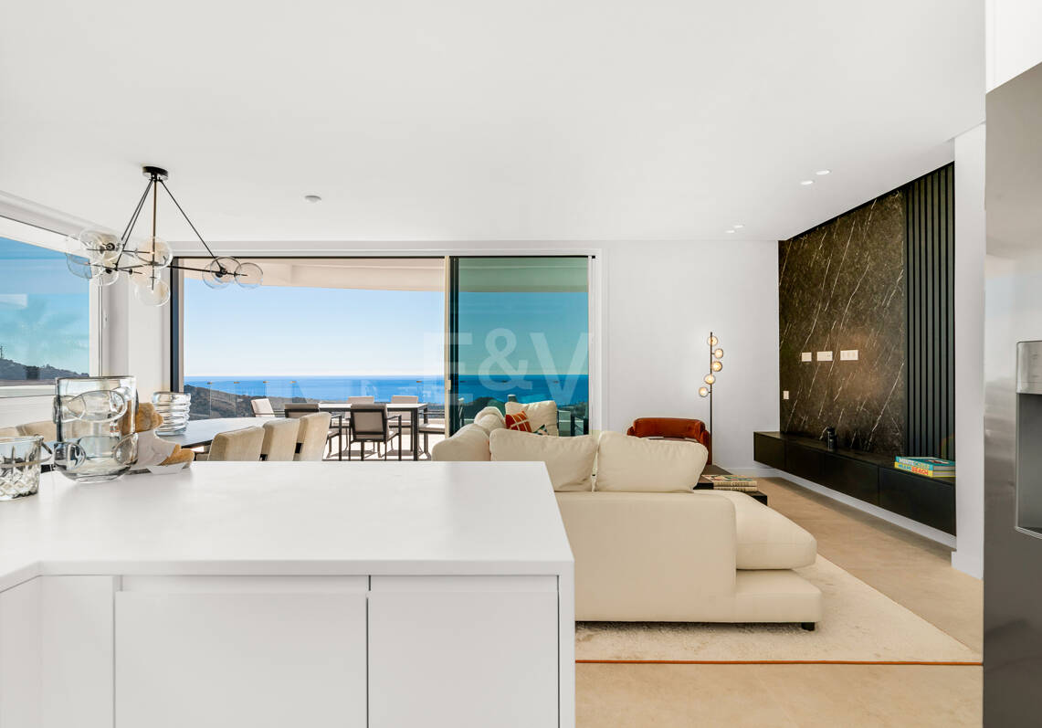 Palo Alto Apartment with Stunning Panoramic Seaviews and Spacious Terrace