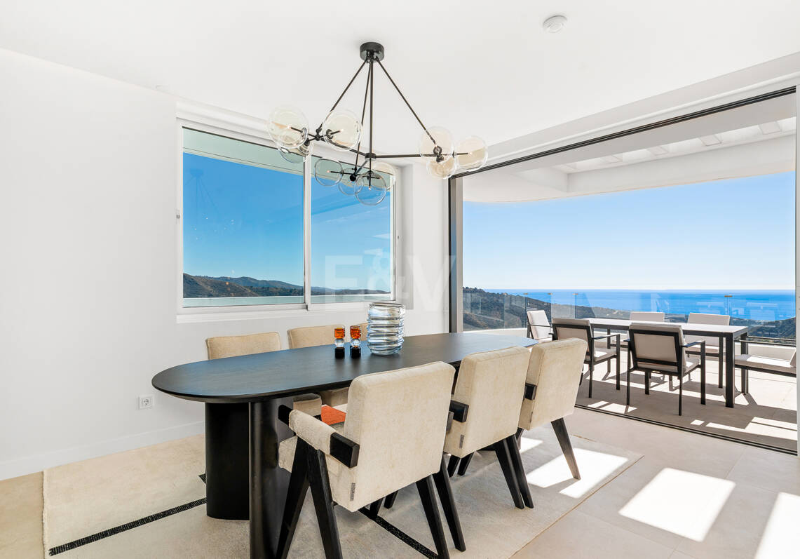 Palo Alto Apartment with Stunning Panoramic Seaviews and Spacious Terrace