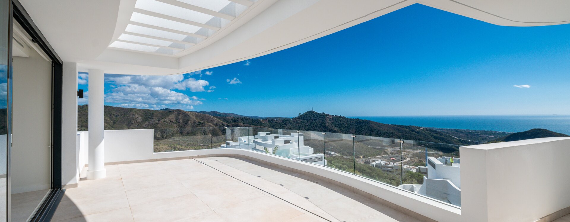 Palo Alto Apartment with Stunning Panoramic Seaviews and Spacious Terrace