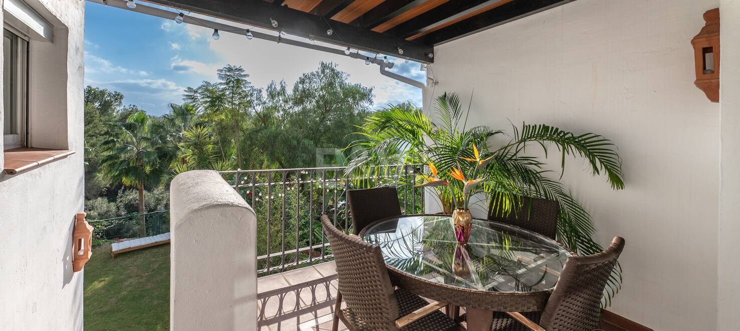 Elegant Andalusian-Style Townhouse Nestled Above Marbella