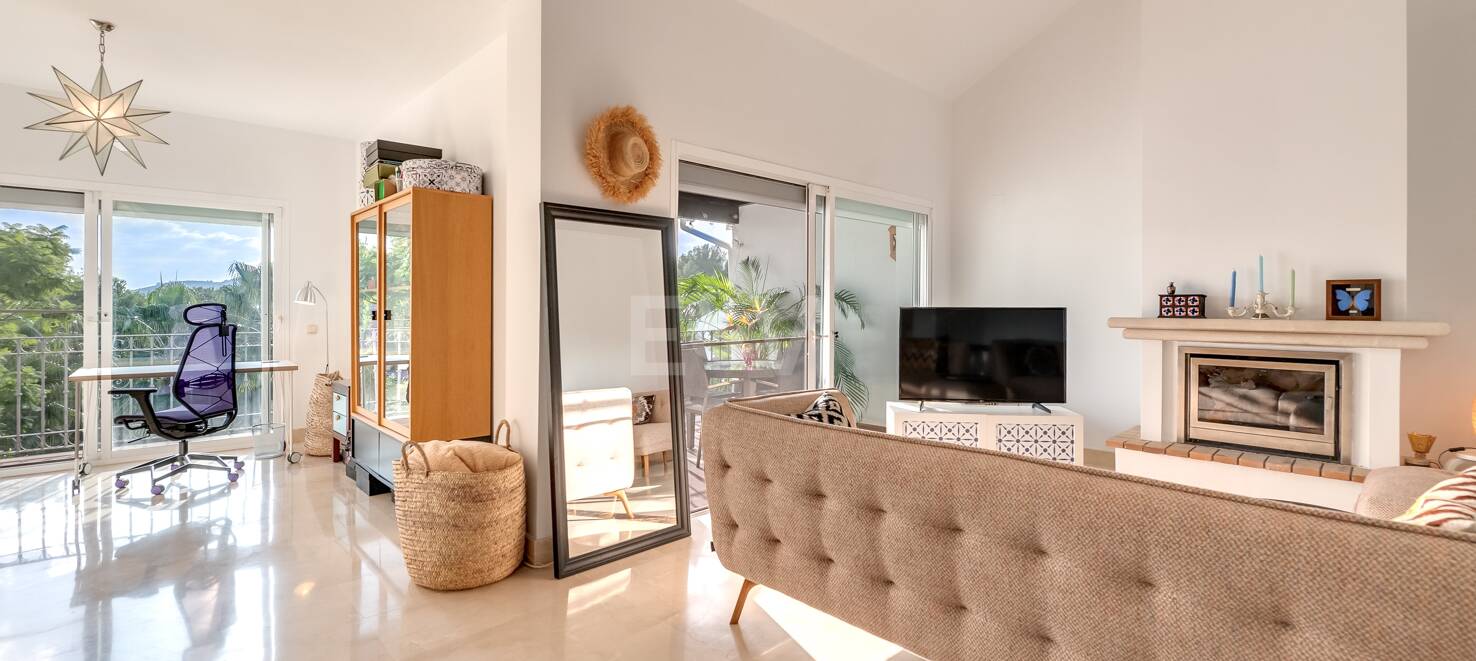 Elegant Andalusian-Style Townhouse Nestled Above Marbella