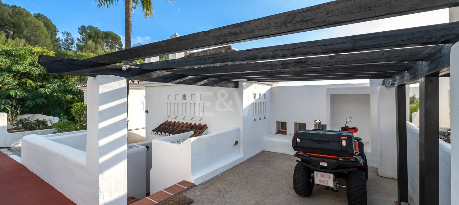 Elegant Andalusian-Style Townhouse Nestled Above Marbella