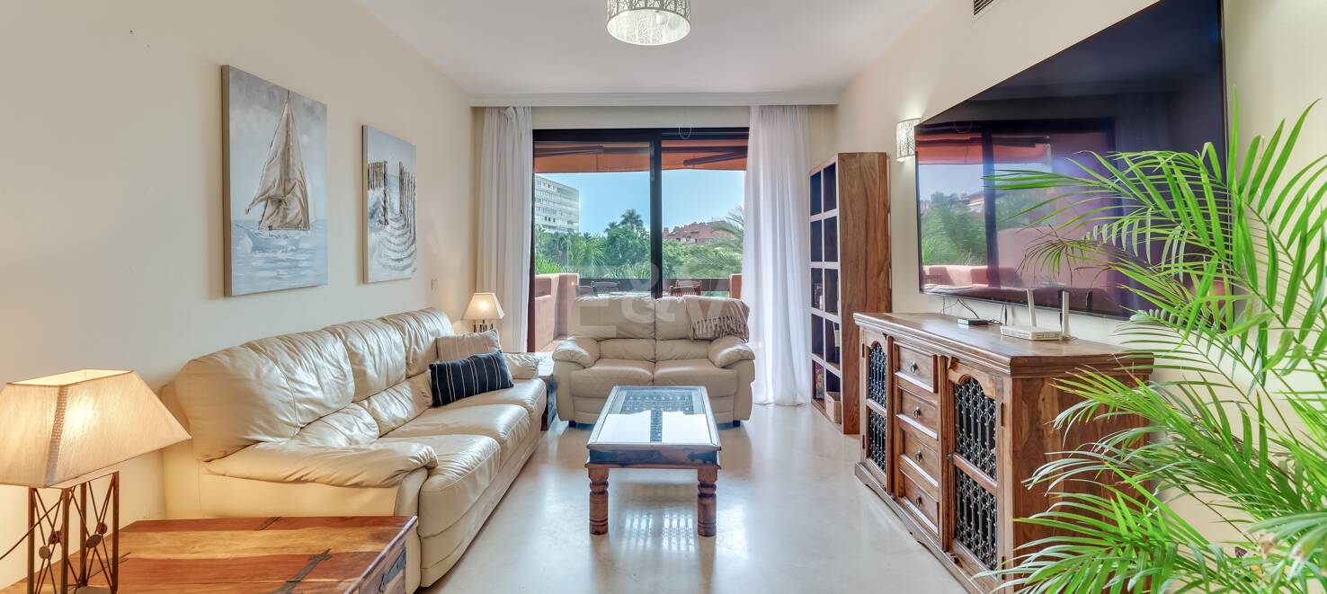 Rymlig Beachside Penthouse med Rooftop Terrace och Pool Views i Alicate Playa
