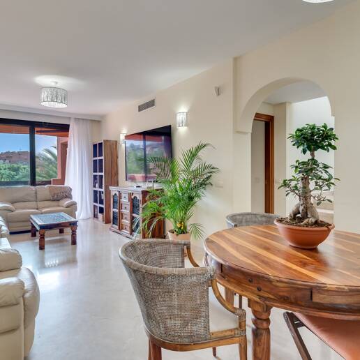 Rymlig Beachside Penthouse med Rooftop Terrace och Pool Views i Alicate Playa