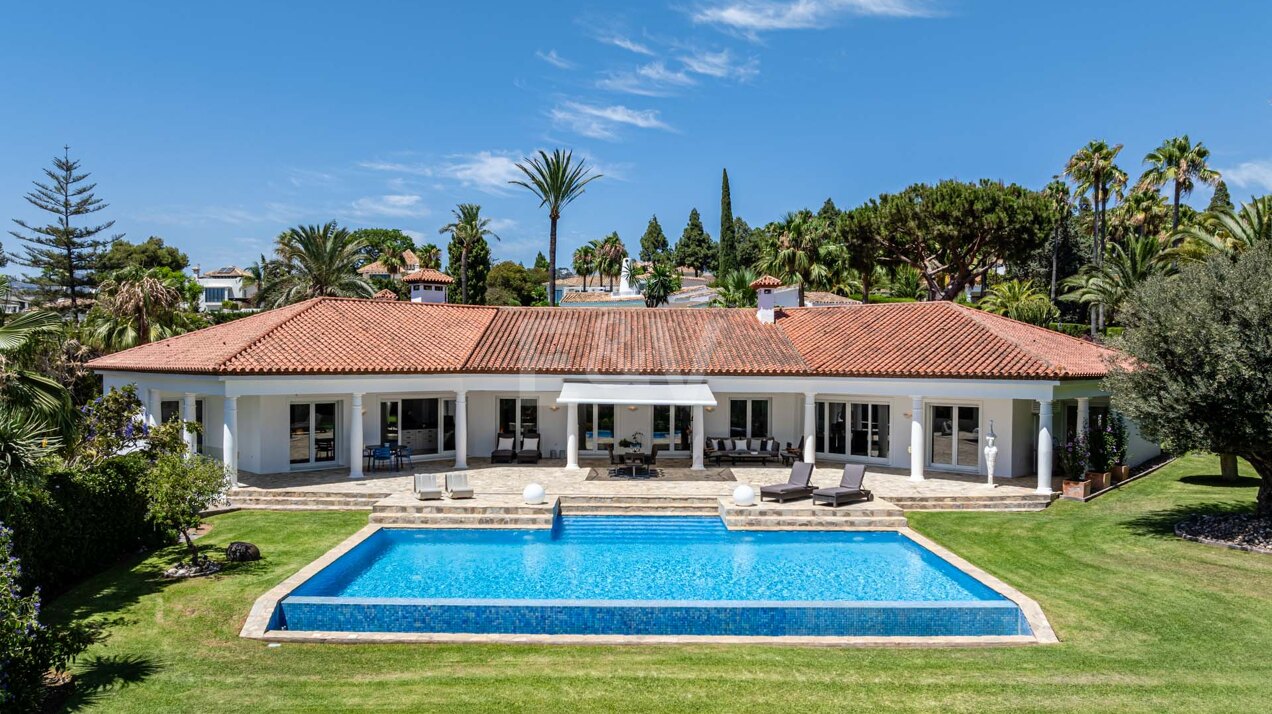 Impresionante Villa con gran parcela en Hacienda Las Chapas, Marbella