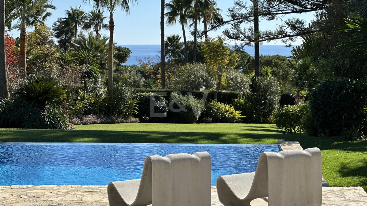 Impresionante Villa con gran parcela en Hacienda Las Chapas, Marbella