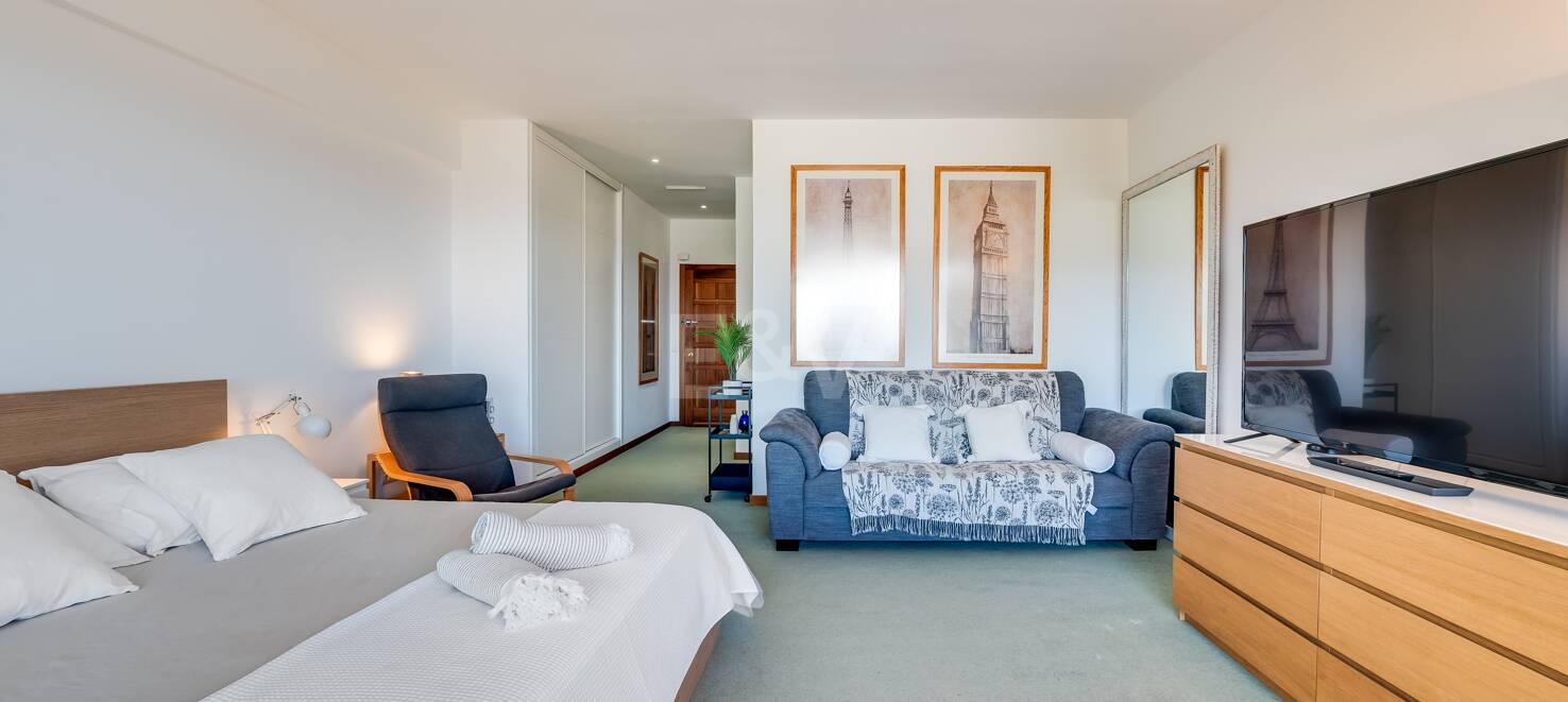 Estudio renovado junto a la playa en Elviria – A pasos de Nikki Beach alquiler flexible desde 2 meses