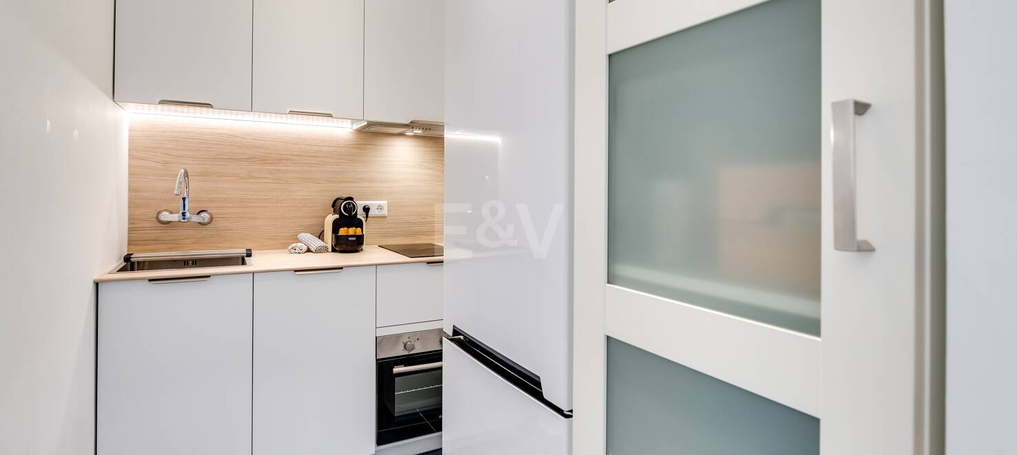 Estudio renovado junto a la playa en Elviria – A pasos de Nikki Beach alquiler flexible desde 2 meses