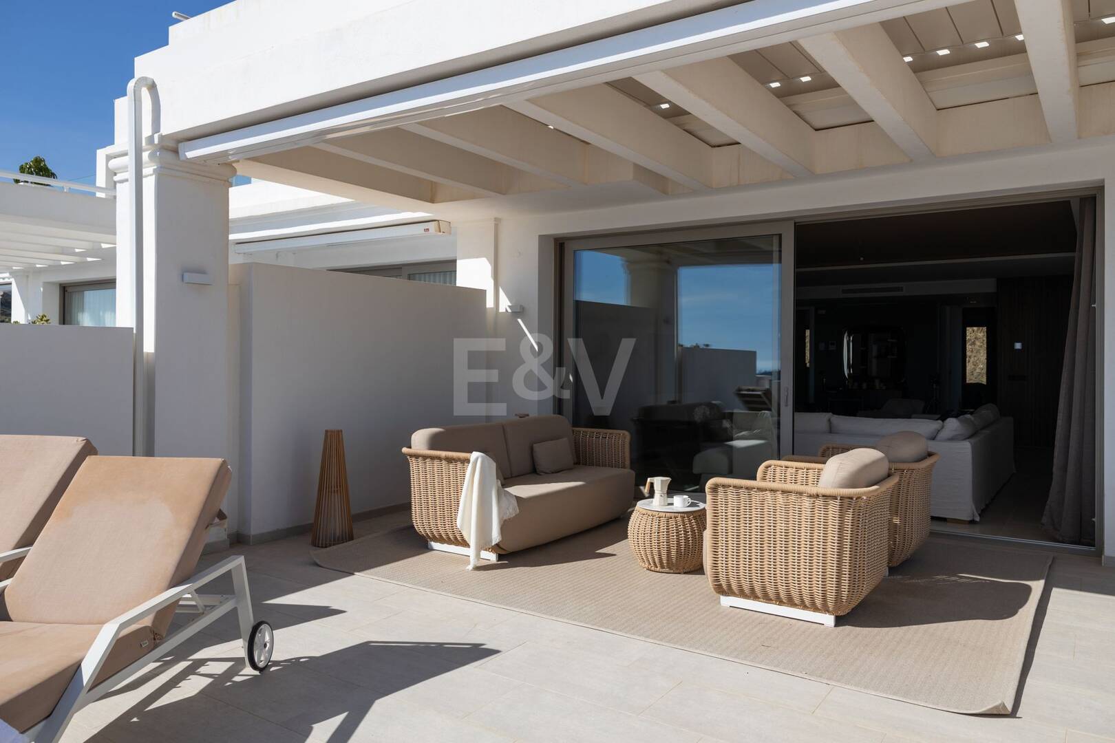 Beautiful apartment in Aloha within a luxurious development