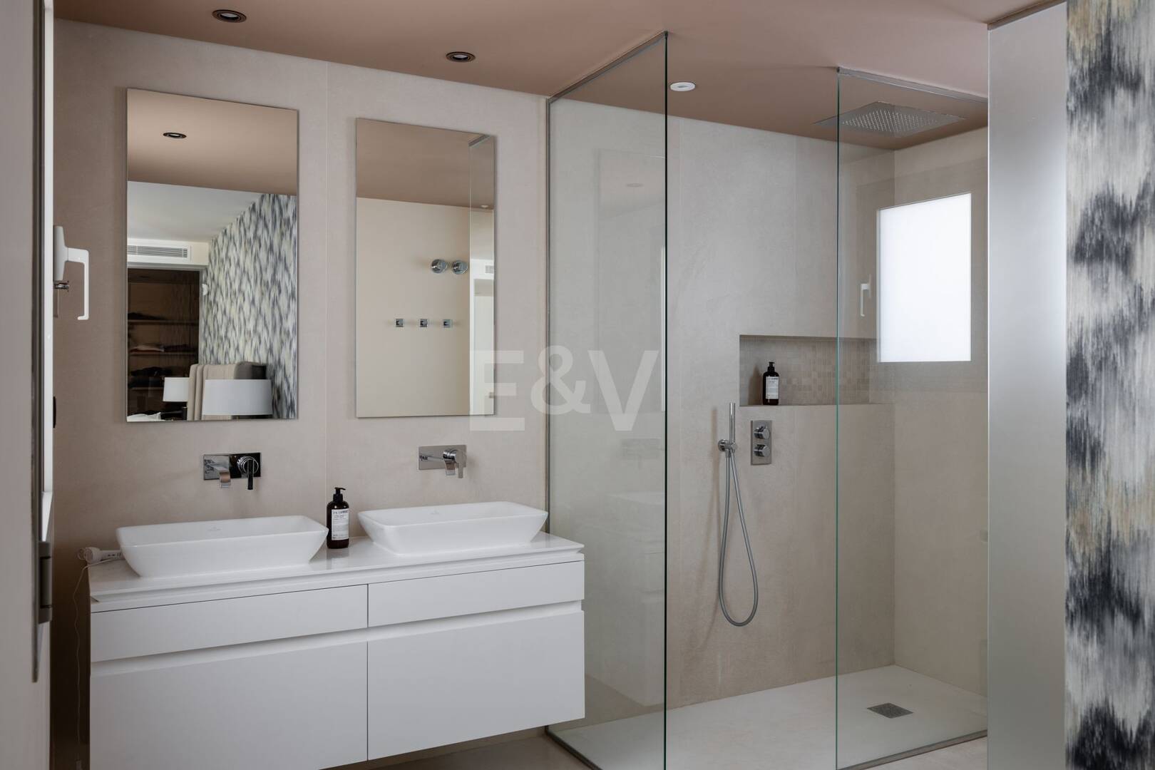 Beautiful apartment in Aloha within a luxurious development