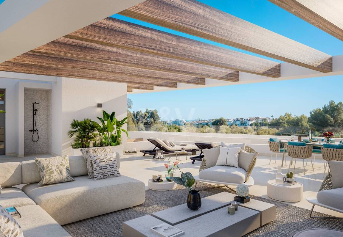 Guadalmina Frontline Golf Penthouse med Panoramic Terraces och Prime Amenities