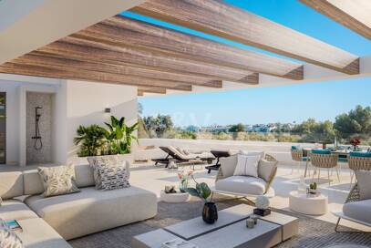 Guadalmina Frontline Golf Penthouse med Panoramic Terraces och Prime Amenities