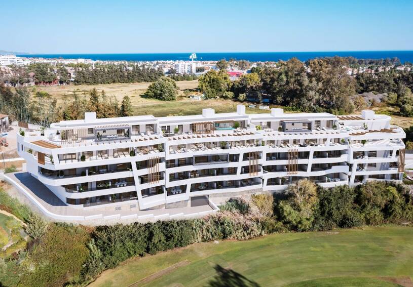 Guadalmina Frontline Golf Penthouse med Panoramic Terraces och Prime Amenities