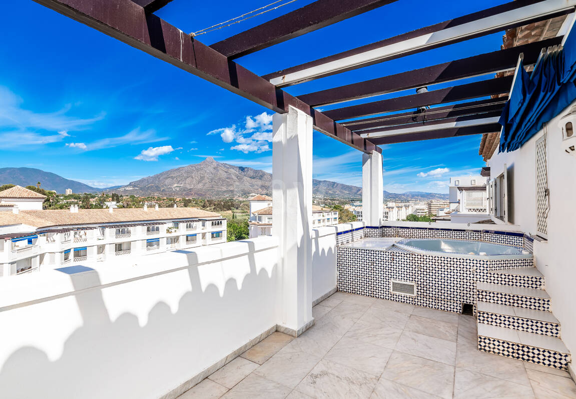 Penthouse i centrum av Puerto Banús med Mountain Views