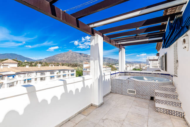 Penthouse i centrum av Puerto Banús med Mountain Views