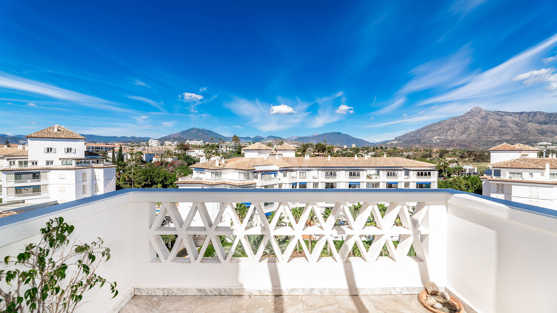 Penthouse i centrum av Puerto Banús med Mountain Views