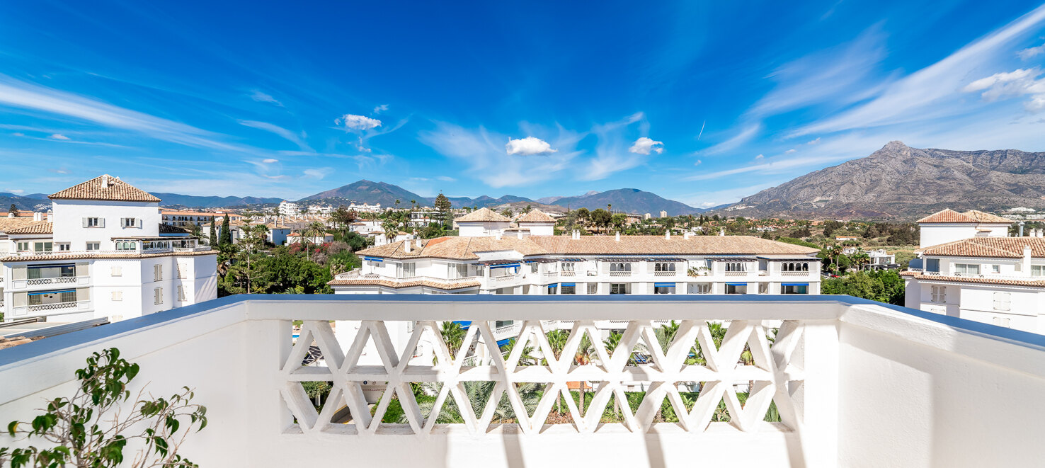 Penthouse i Frontline Beach Complex i Puerto Banús med Mountain Views