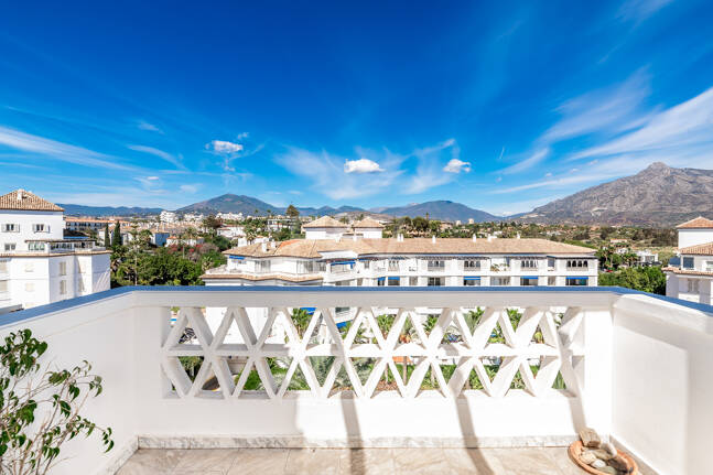 Penthouse i centrum av Puerto Banús med Mountain Views