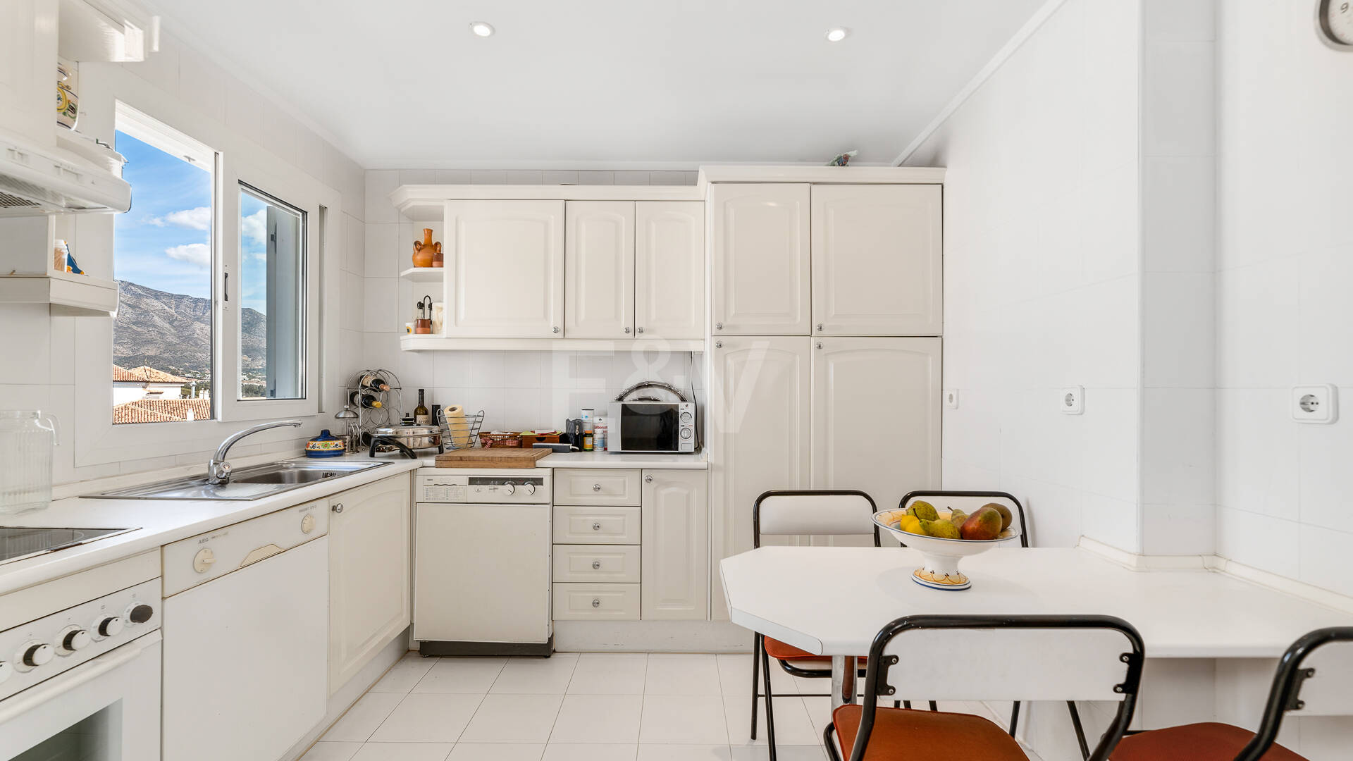 Penthouse i centrum av Puerto Banús med Mountain Views