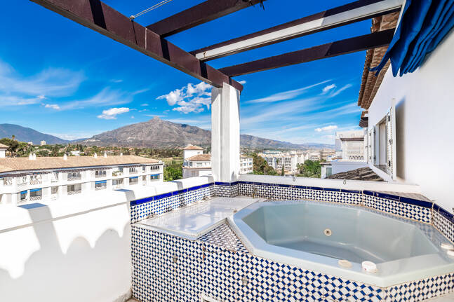 Penthouse i centrum av Puerto Banús med Mountain Views