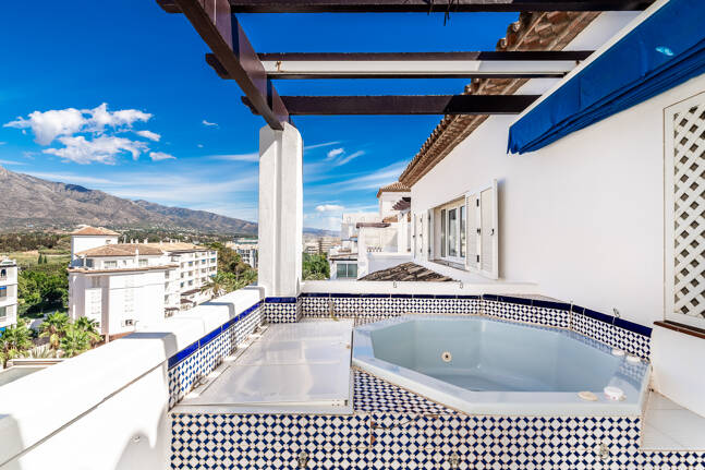 Penthouse i centrum av Puerto Banús med Mountain Views